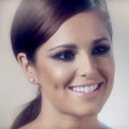 Cheryl Cole smolders with sultry smokey eye