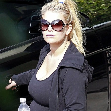 Jessica Simpson on her way to the gym