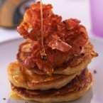 Pancakes with crispy bacon and golden syrup