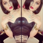 Jessie J does spearmint nails