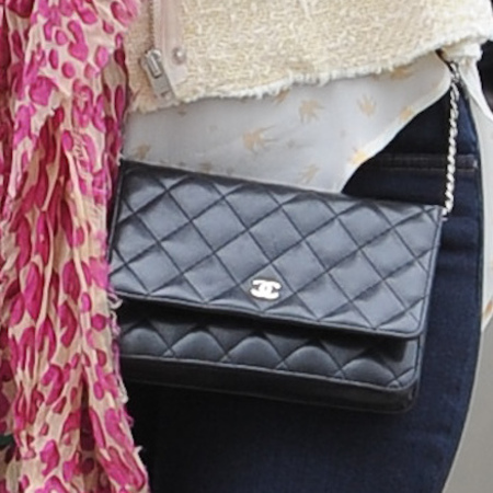 Kelly Brook with Chanel handbag