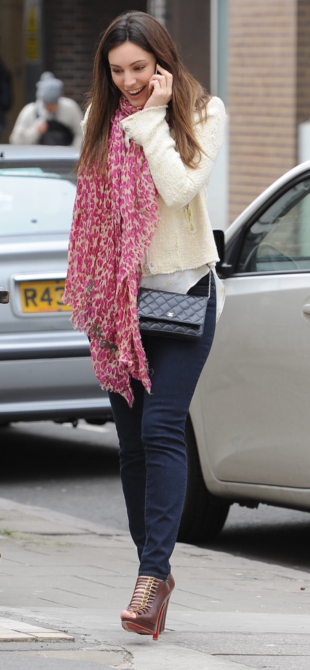 Kelly Brook with Chanel handbag