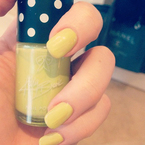 SUMMER MAKEUP: Kelly Brook's New Look nails