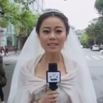 Chinese reporter covers earthquake in wedding dress