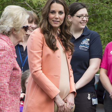 Kate Middleton wears peach for visit to Naomi House children hospice