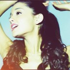 Handbag hearts... pop sensation Ariana Grande