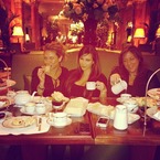 Tasty Tweet: Kim Kardashian enjoys afternoon tea 