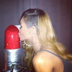 Rihanna's Riri Woo red lipstick cake