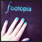 SUMMER NAILS: Bright blue manicure at Footopia