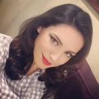 Kelly Brook wears the perfect retro red lipstick