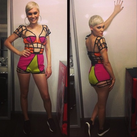 Jessie J wears hair in side swept style