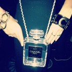 kelly brook - chanel handbag - perfume bag - sunday times style party - close up - handbag.com