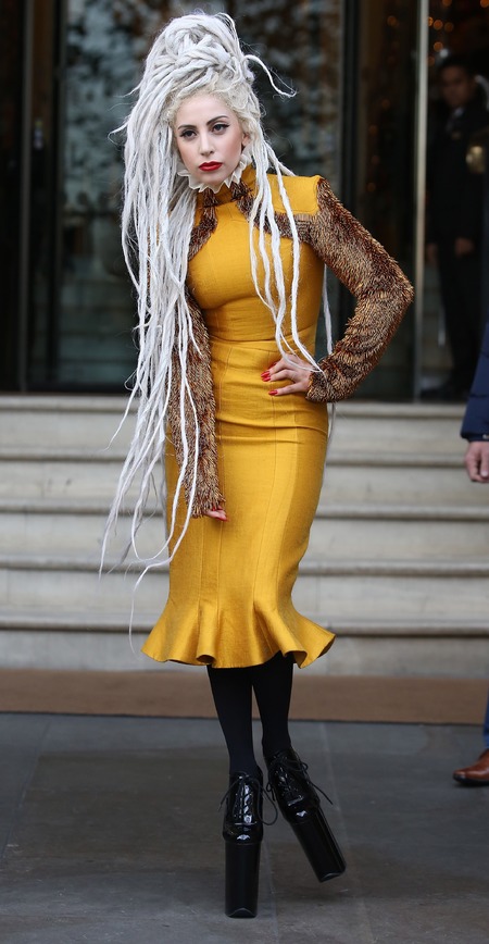 lady-gaga-white-dreadlock-hair-yellow-dr