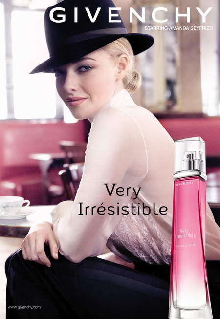 Amanda Seyfried - Givenchy Very Irresistible L'eau en rose perfume muse - shopping bag - handbag.com