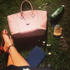 karlie kloss handbag - whats in my handbag - supermodel fashion secrets - designer handbags - handbag.com