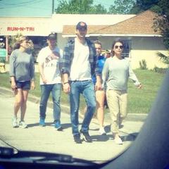 mila kunis - ashton kutcher - pregnant - baby bump - twitter picture - ashley allen - smashley 15 - handbag.com