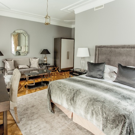 st.petersbourg hotel - talliinn, estonia - hotel room - travel review - travel bag - handbag.com