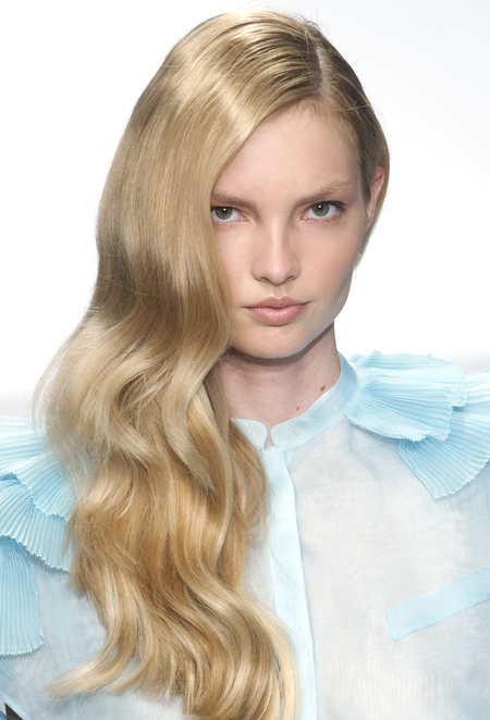 retro waves-hairstyle-hair inspiration-models at fashion week-spring summer 2014-Krizia-handbag.com