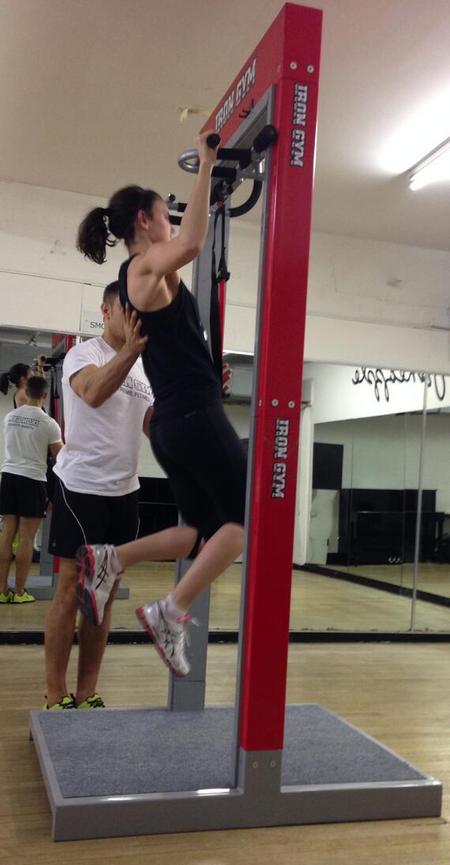 iron gym - millie mackintosh chin ups work out - handbag.com