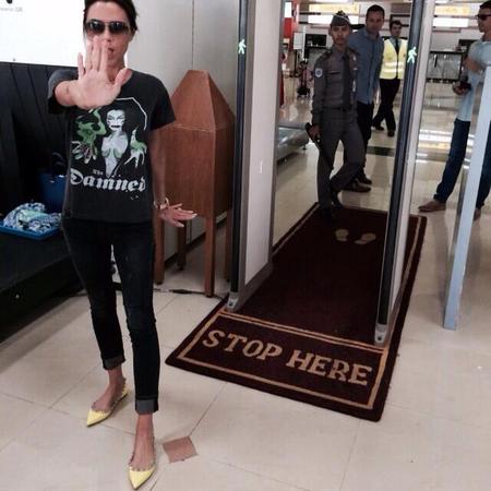 Funny Victoria Beckham Twitter pictures from Singapore