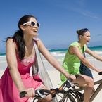 Girls-beach-summer-bike-friends-diet-fitness-style-handbag.com