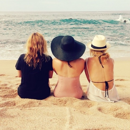 lauren conrad - hen do / bachelorette party in Mexico holiday with friends - travel news - travel bag - handbag.com