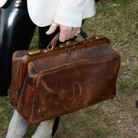 pam hogg-brown vintage bag-serpentine gallery summer party-handbag.com