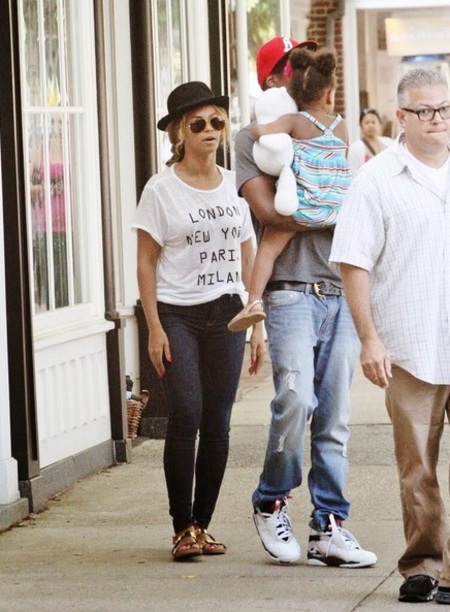 Beyonce with gold sliders in the Hamptons- get glam slider sandals - like beyonce from high street - shopping feature - handbag.com