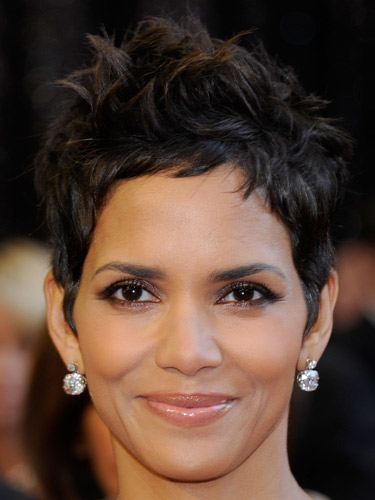 halle-berry-best-oscar-red-carpet-hair-2011-lrg-270211.jpg (375×500 ...